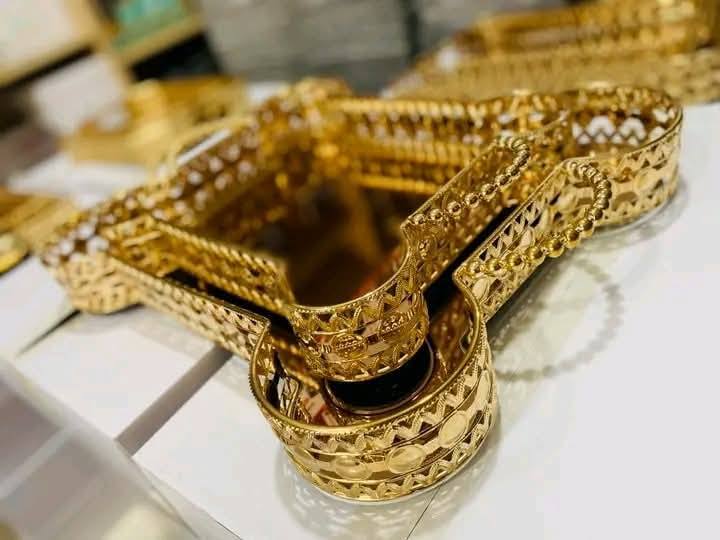 Série plateaux doré 