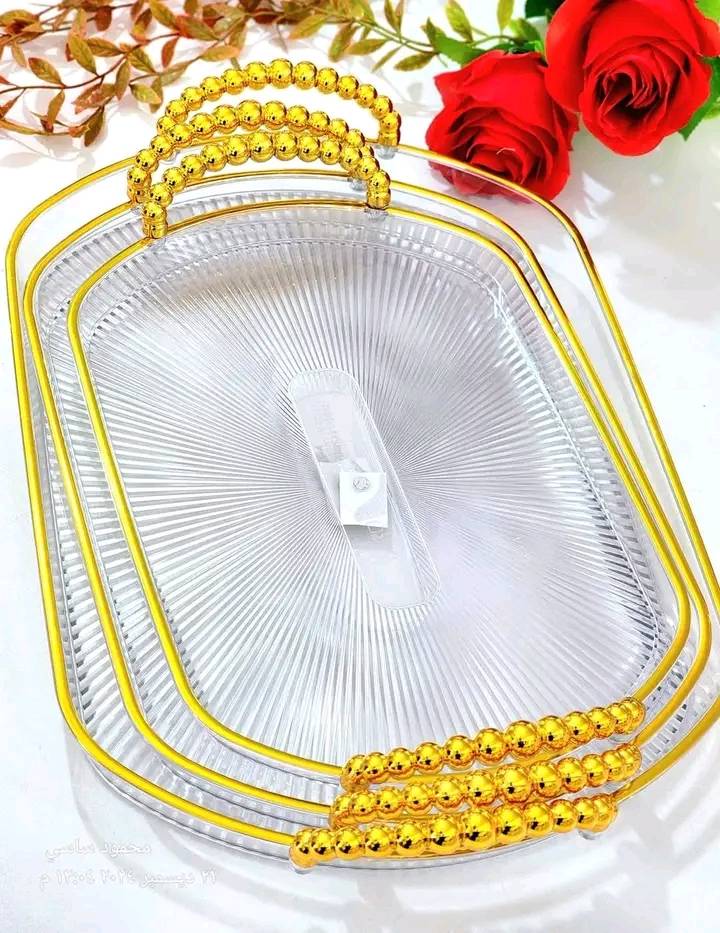 Plateaux transparent avec des mais doré 